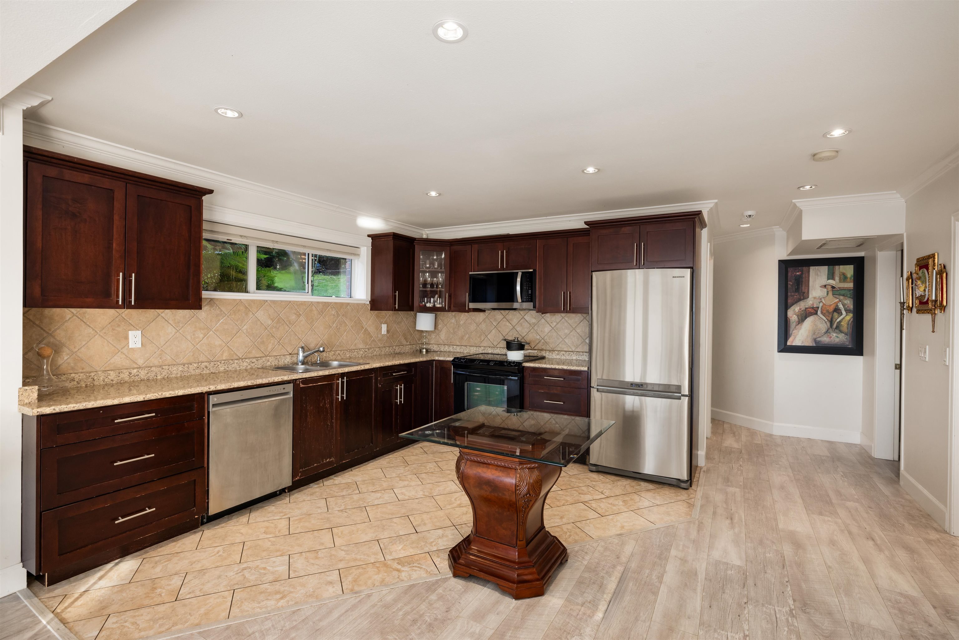 Listing image of 2198 ROSEBERY AVENUE