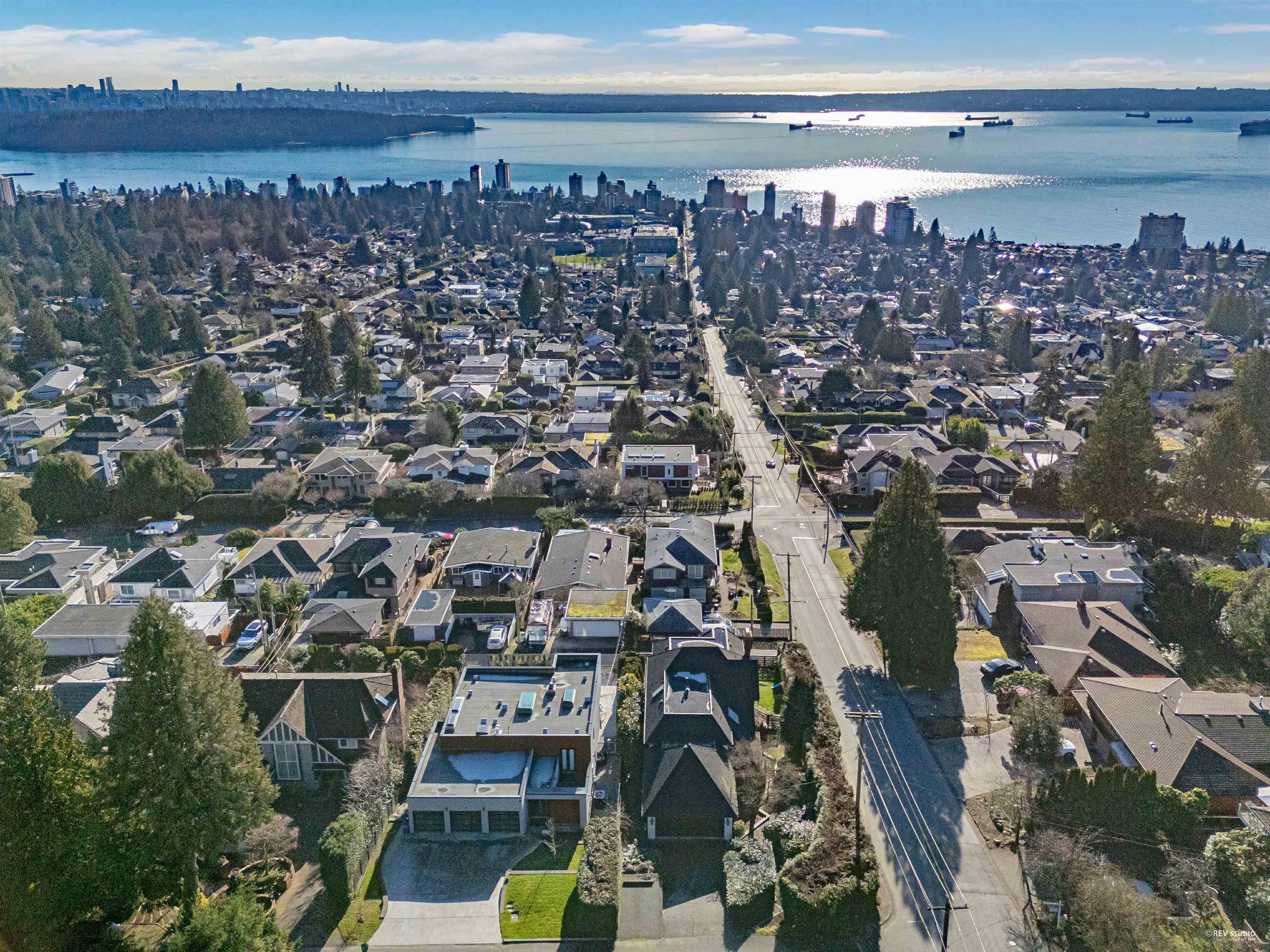 Listing image of 2198 ROSEBERY AVENUE