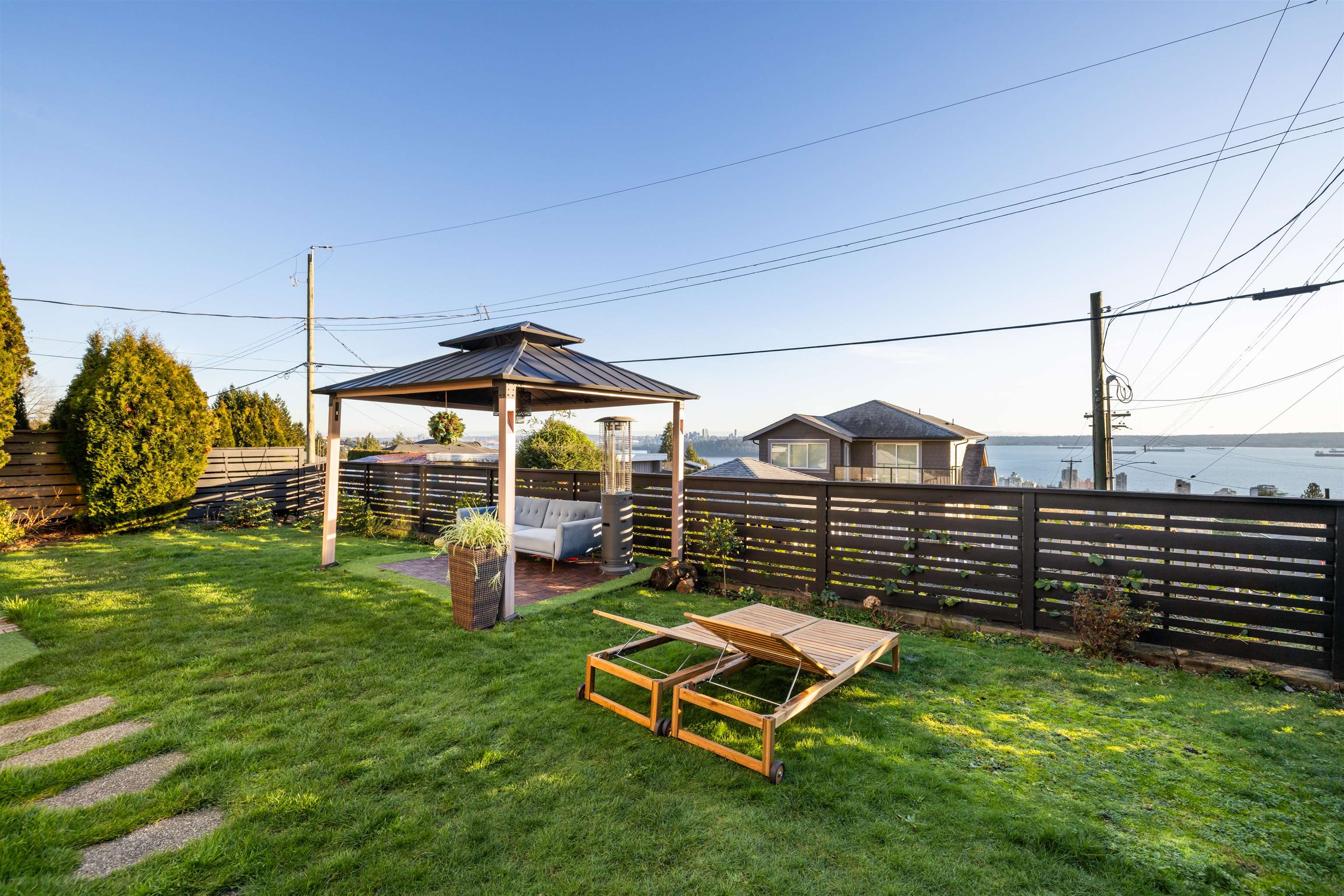 Listing image of 2198 ROSEBERY AVENUE