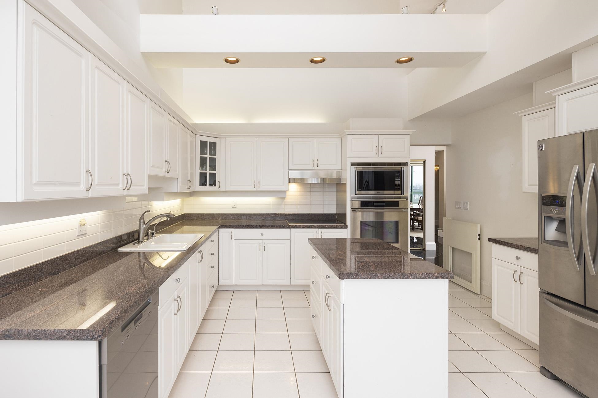 Listing image of 19A 328 TAYLOR WAY
