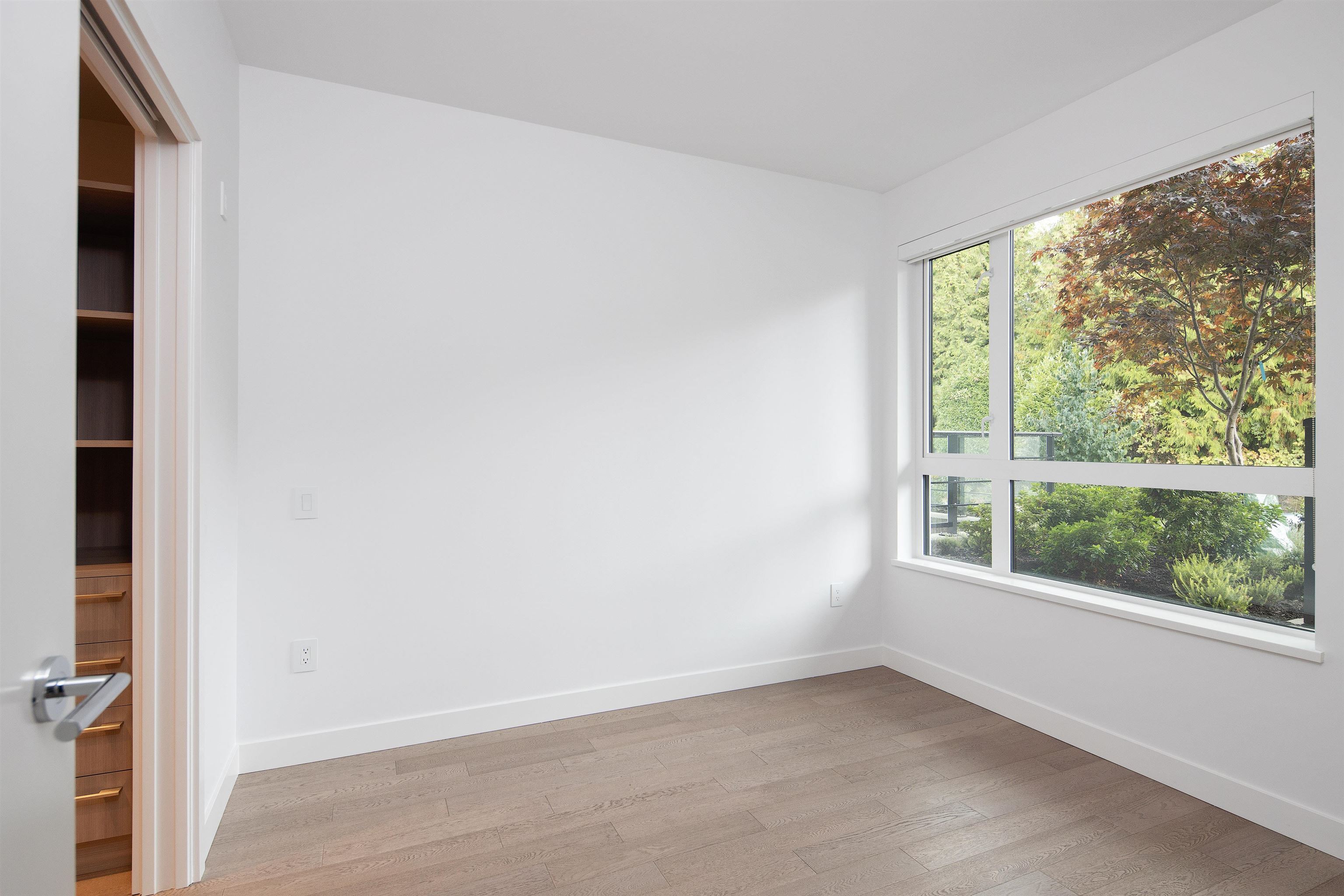 Listing image of 106 1055 RIDGEWOOD DRIVE
