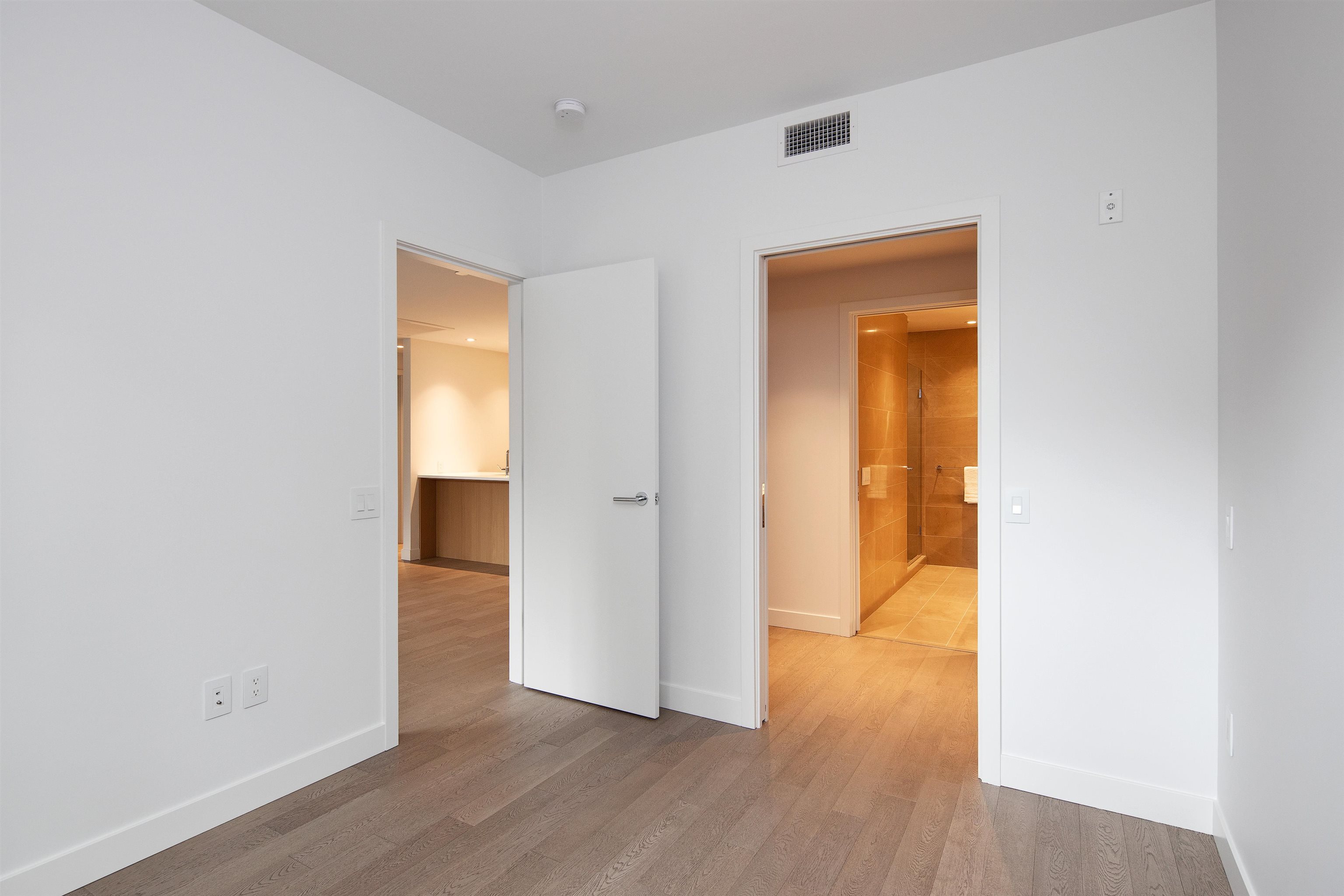 Listing image of 106 1055 RIDGEWOOD DRIVE