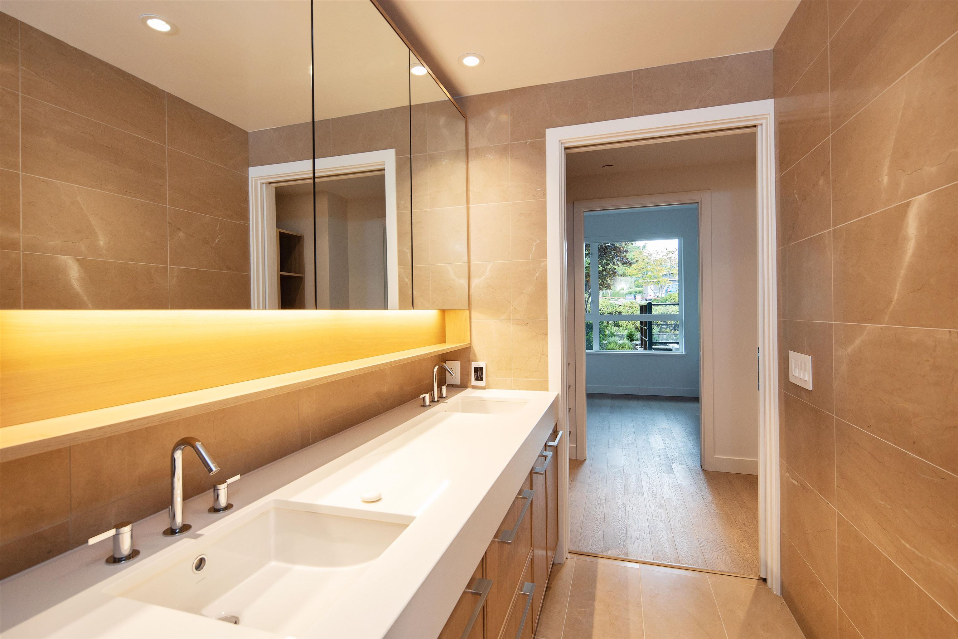 Listing image of 106 1055 RIDGEWOOD DRIVE