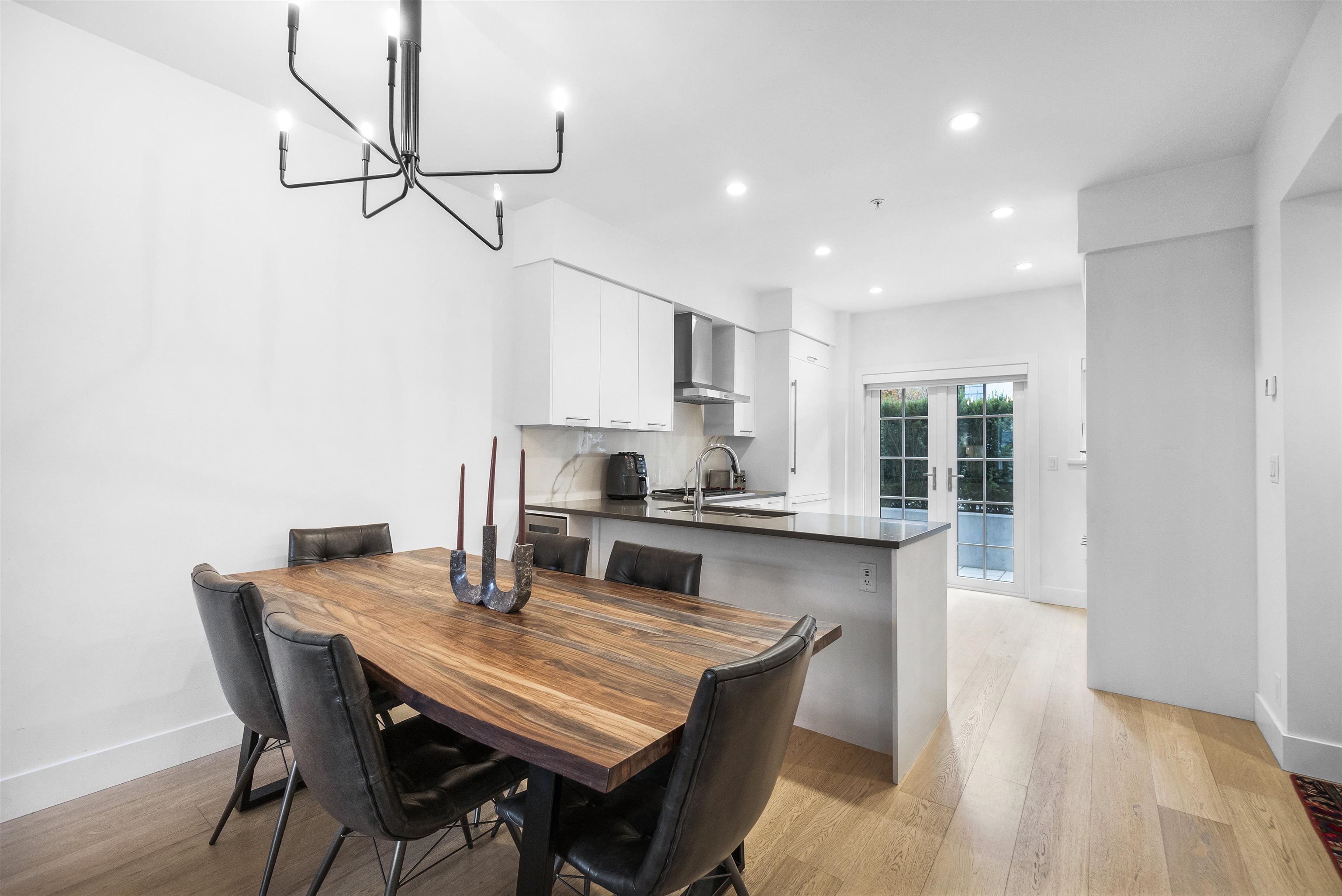 Listing image of 5 1133 RIDGEWOOD DRIVE