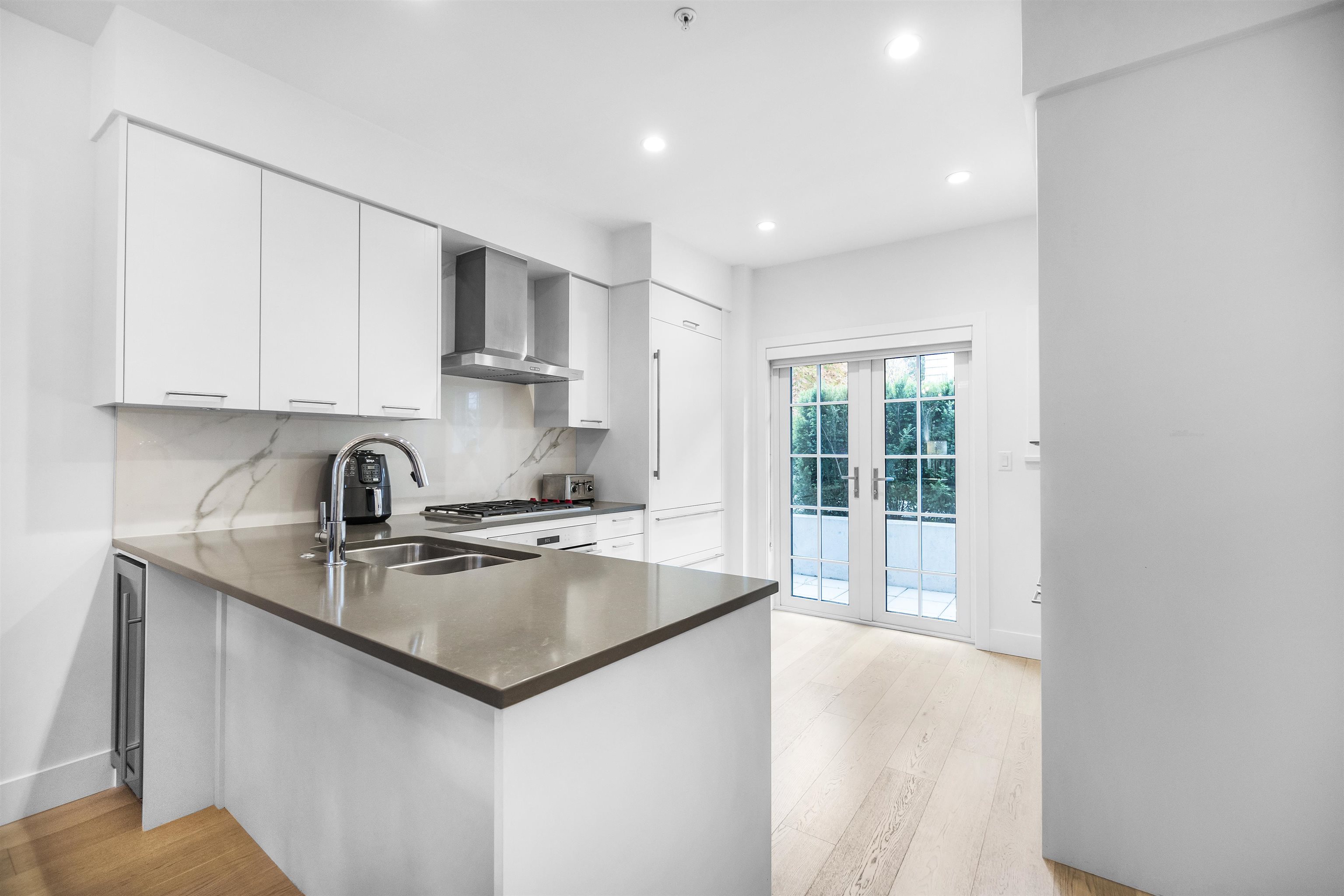 Listing image of 5 1133 RIDGEWOOD DRIVE