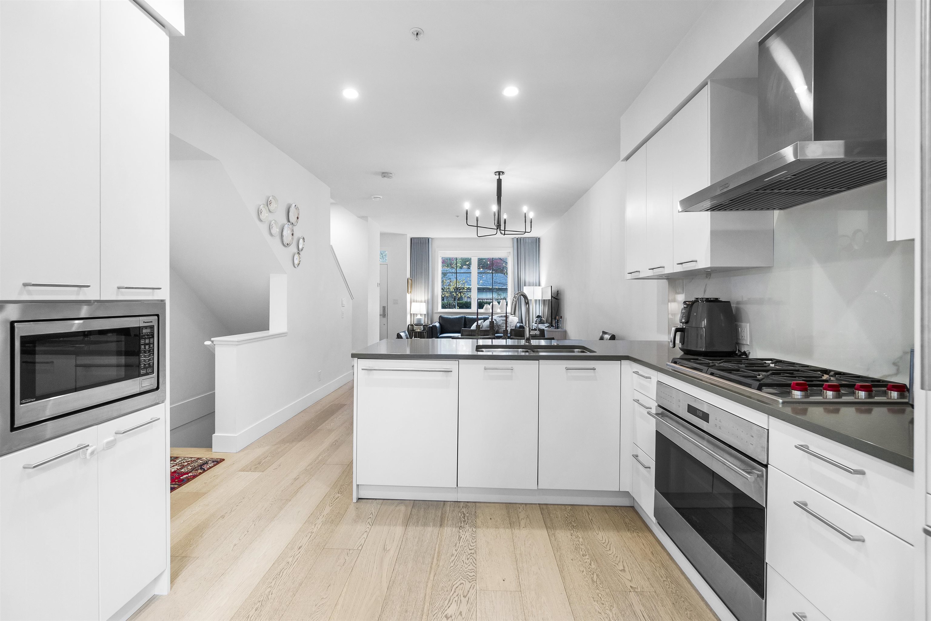 Listing image of 5 1133 RIDGEWOOD DRIVE