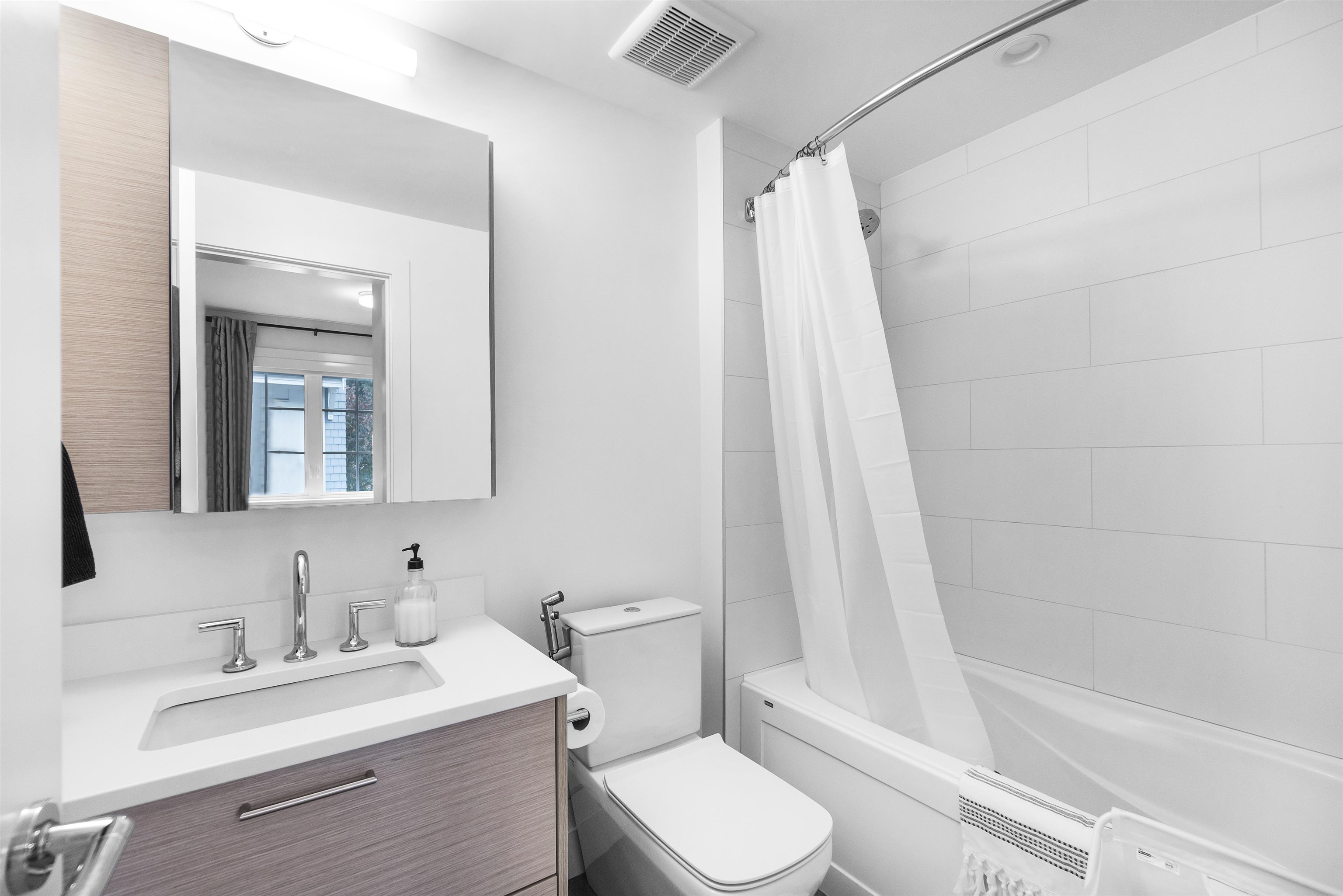 Listing image of 5 1133 RIDGEWOOD DRIVE