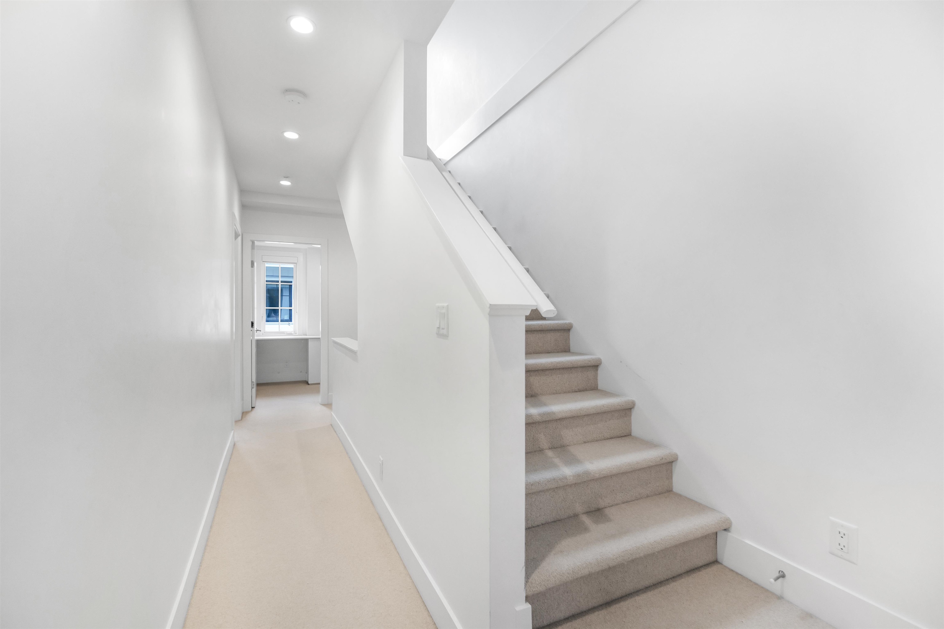 Listing image of 5 1133 RIDGEWOOD DRIVE
