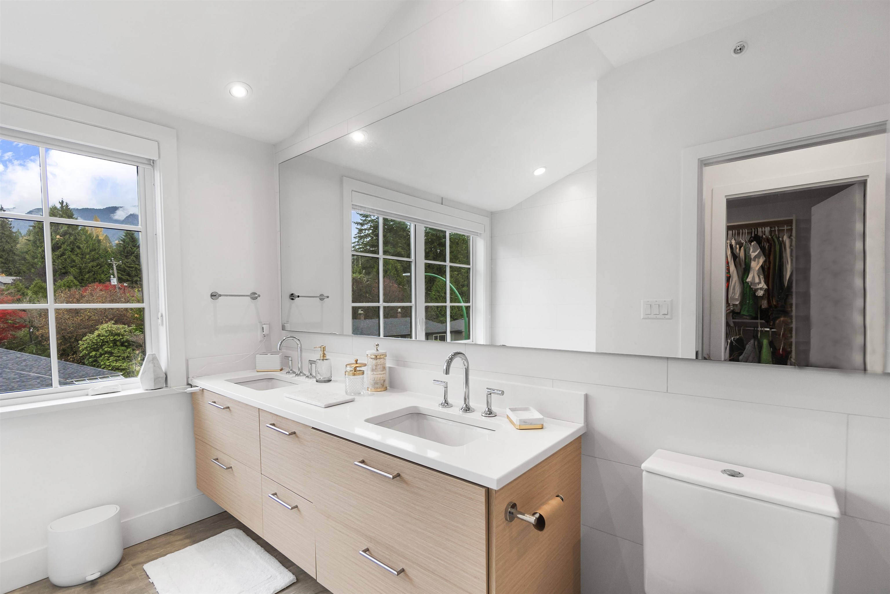 Listing image of 5 1133 RIDGEWOOD DRIVE