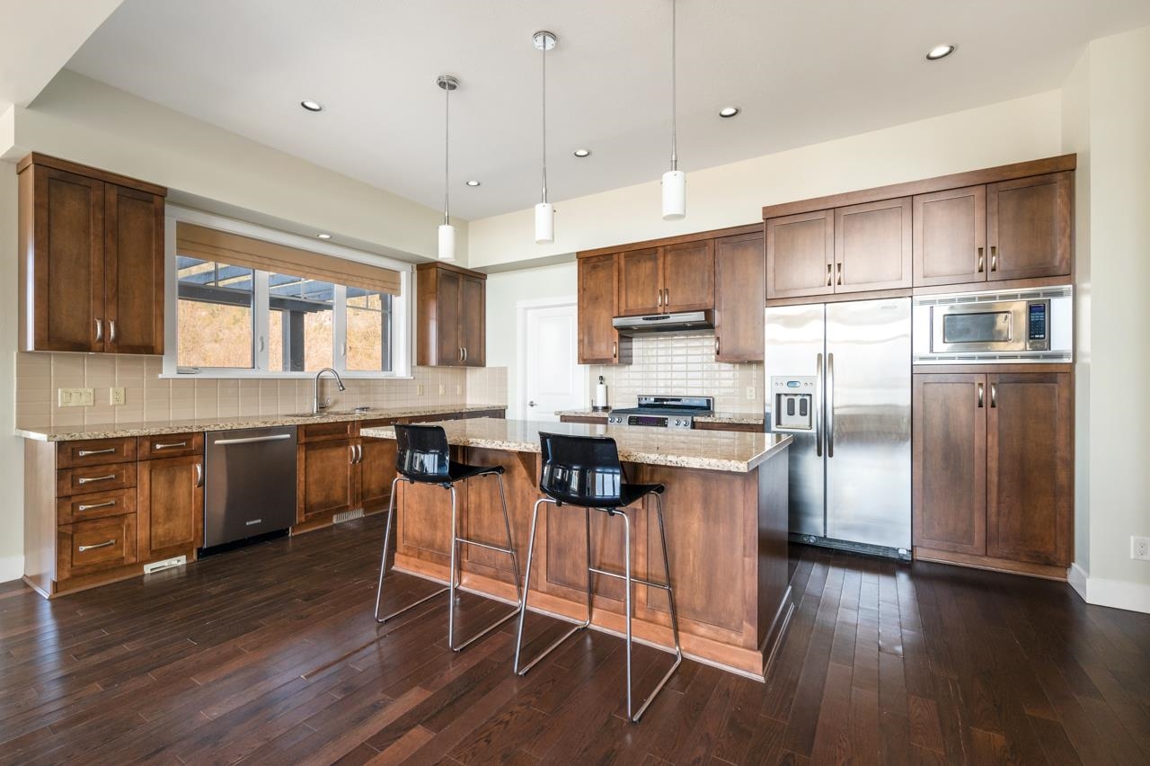 Listing image of 800 OCEAN CREST DRIVE