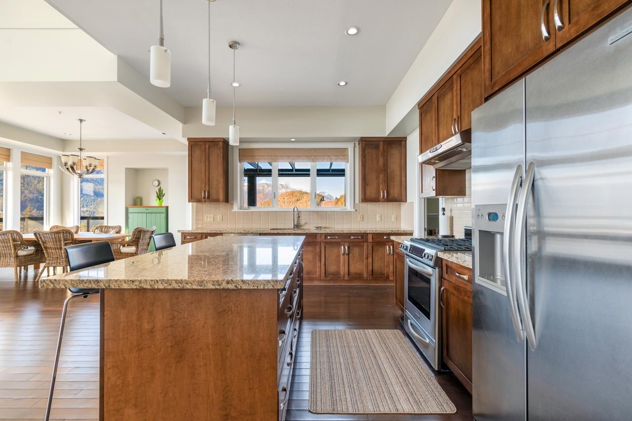 Listing image of 800 OCEAN CREST DRIVE