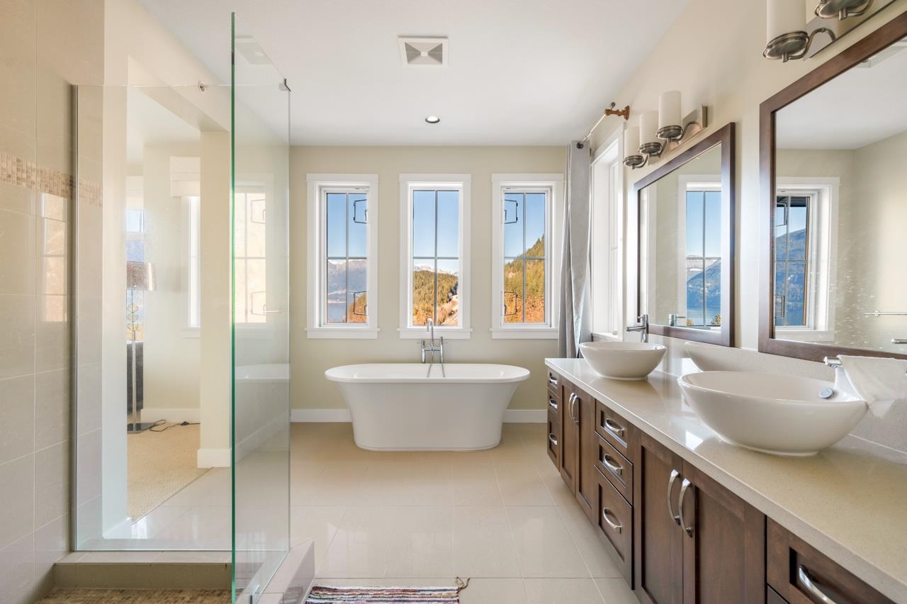 Listing image of 800 OCEAN CREST DRIVE