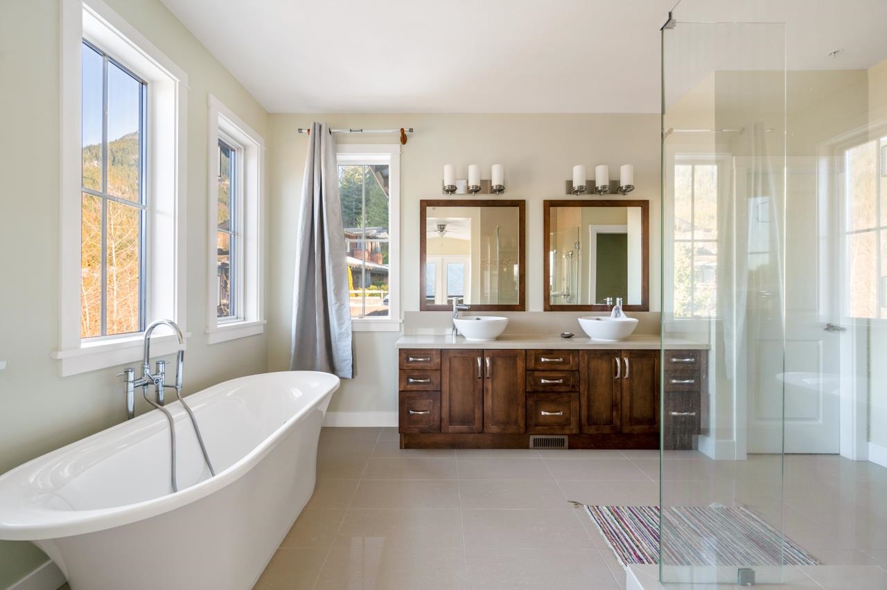 Listing image of 800 OCEAN CREST DRIVE