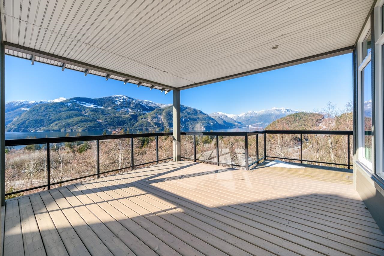 Listing image of 800 OCEAN CREST DRIVE