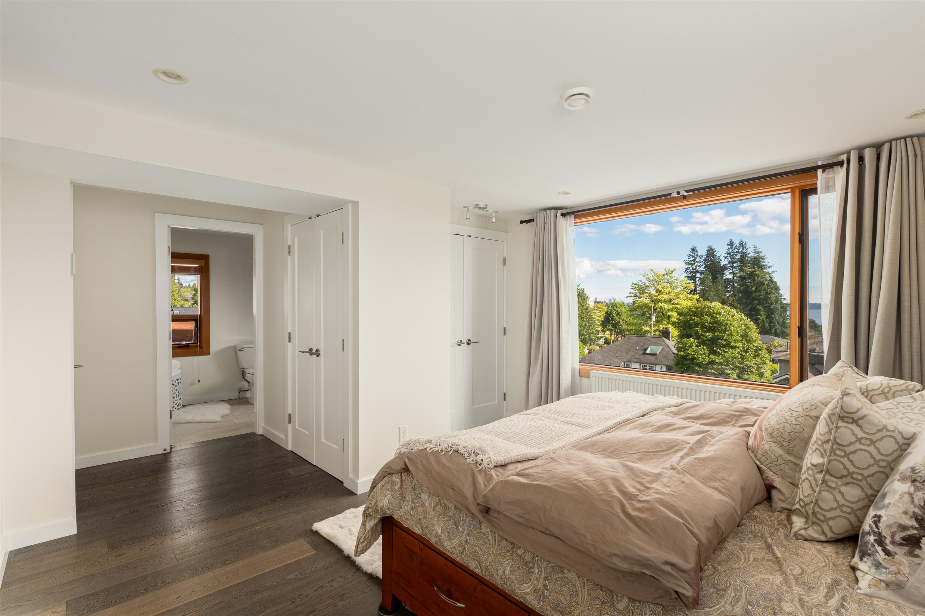 Listing image of 2436 MATHERS AVENUE