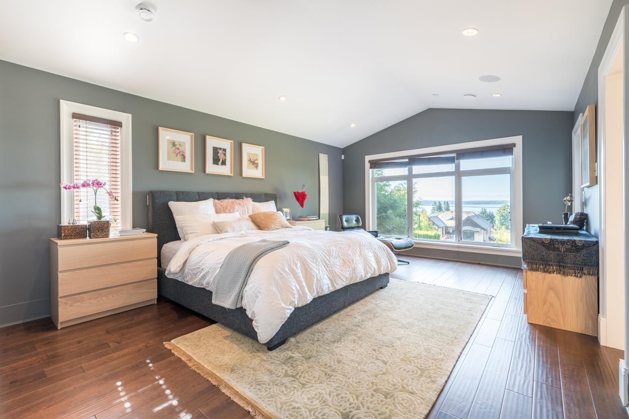 Listing image of 2479 OTTAWA AVENUE