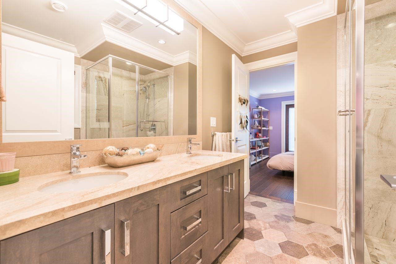 Listing image of 2479 OTTAWA AVENUE