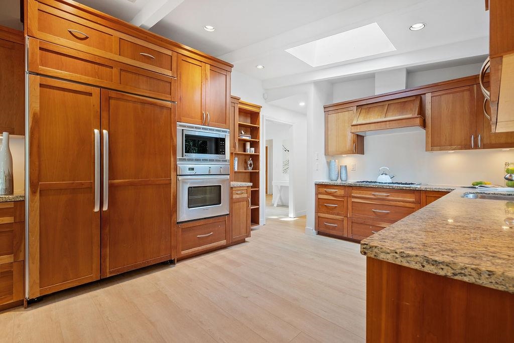 Listing image of 4692 GLENWOOD AVENUE