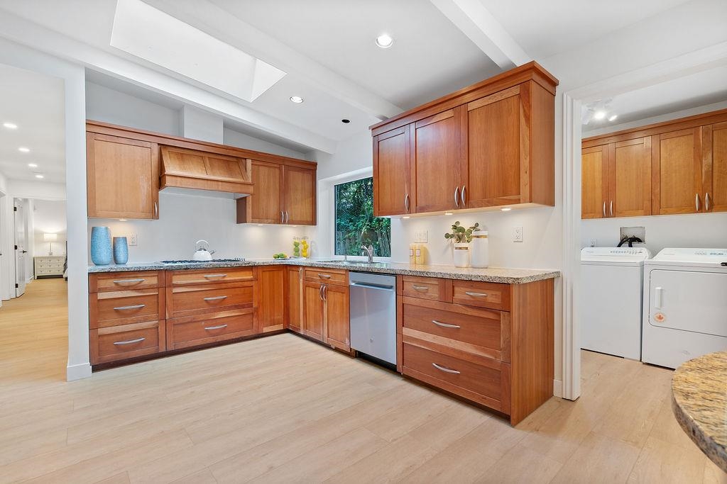Listing image of 4692 GLENWOOD AVENUE
