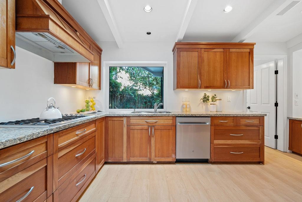 Listing image of 4692 GLENWOOD AVENUE