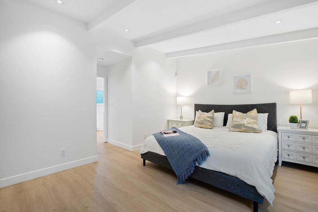 Listing image of 4692 GLENWOOD AVENUE