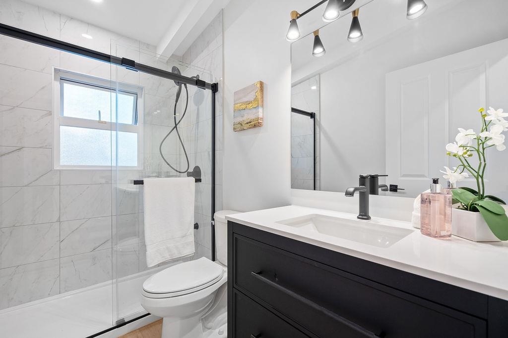 Listing image of 4692 GLENWOOD AVENUE