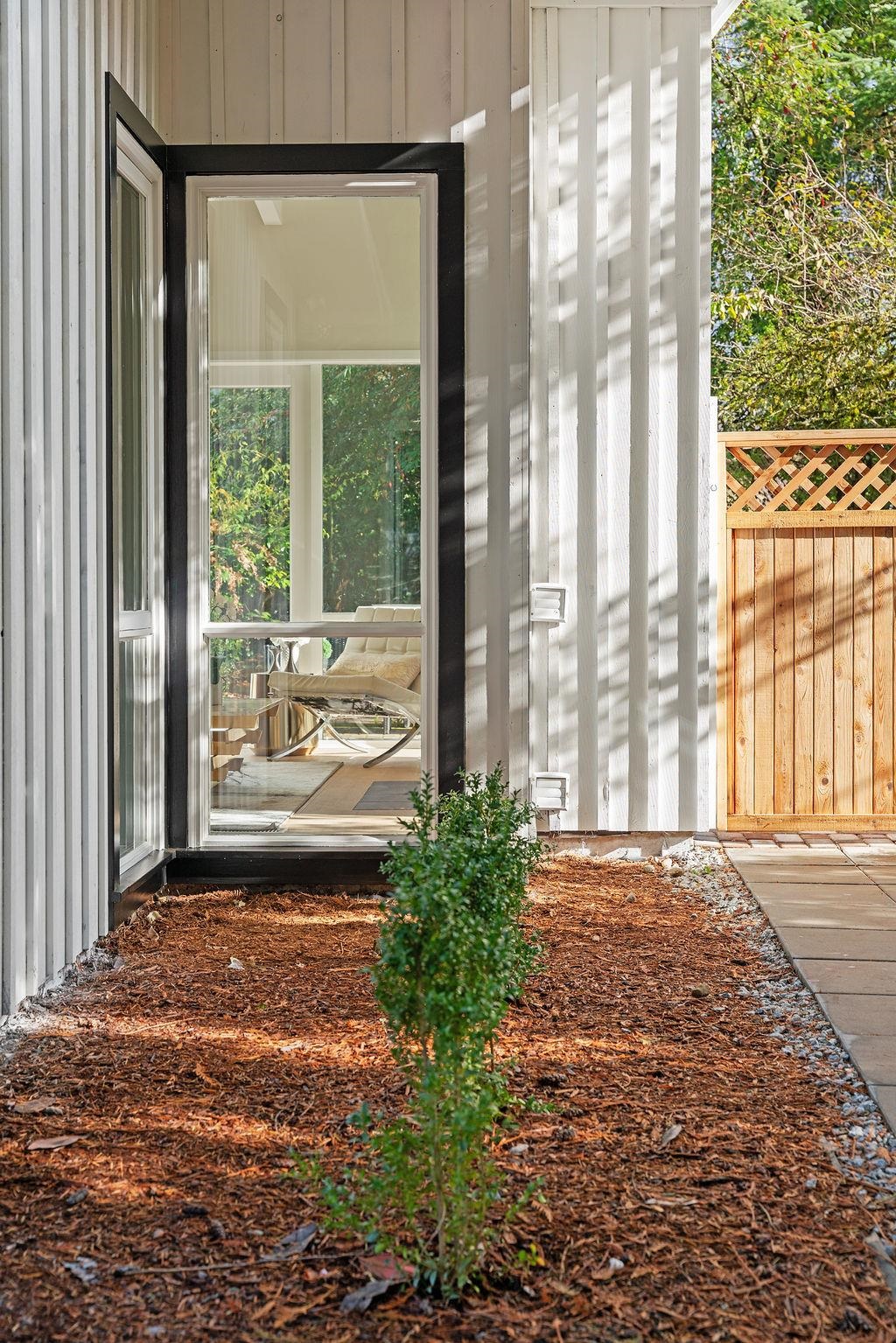 Listing image of 4692 GLENWOOD AVENUE