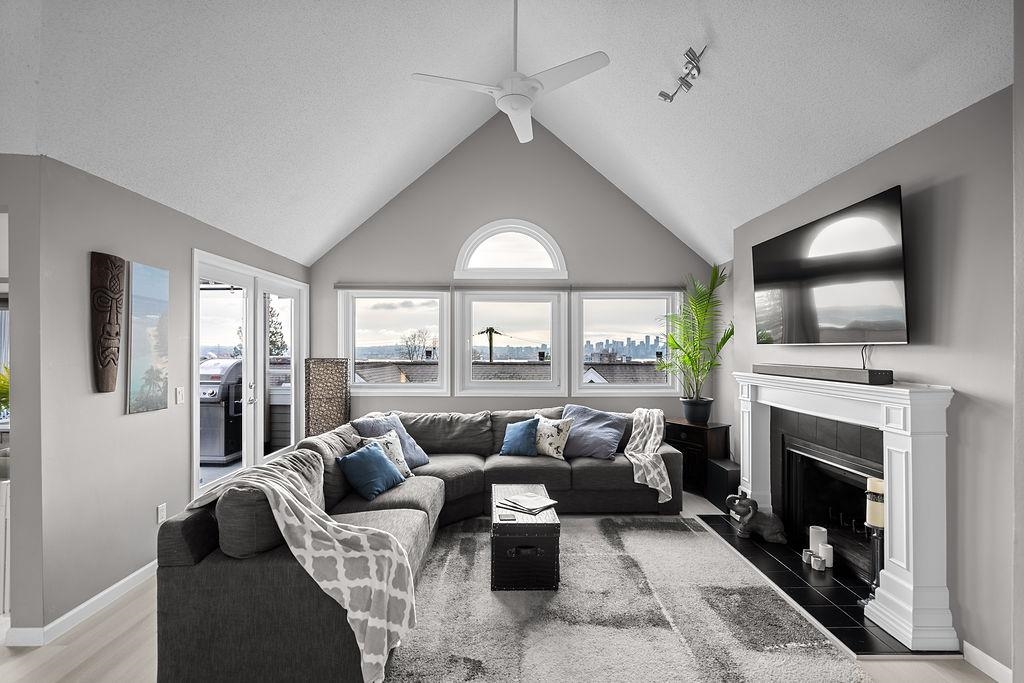 Listing image of 202 223 E KEITH ROAD