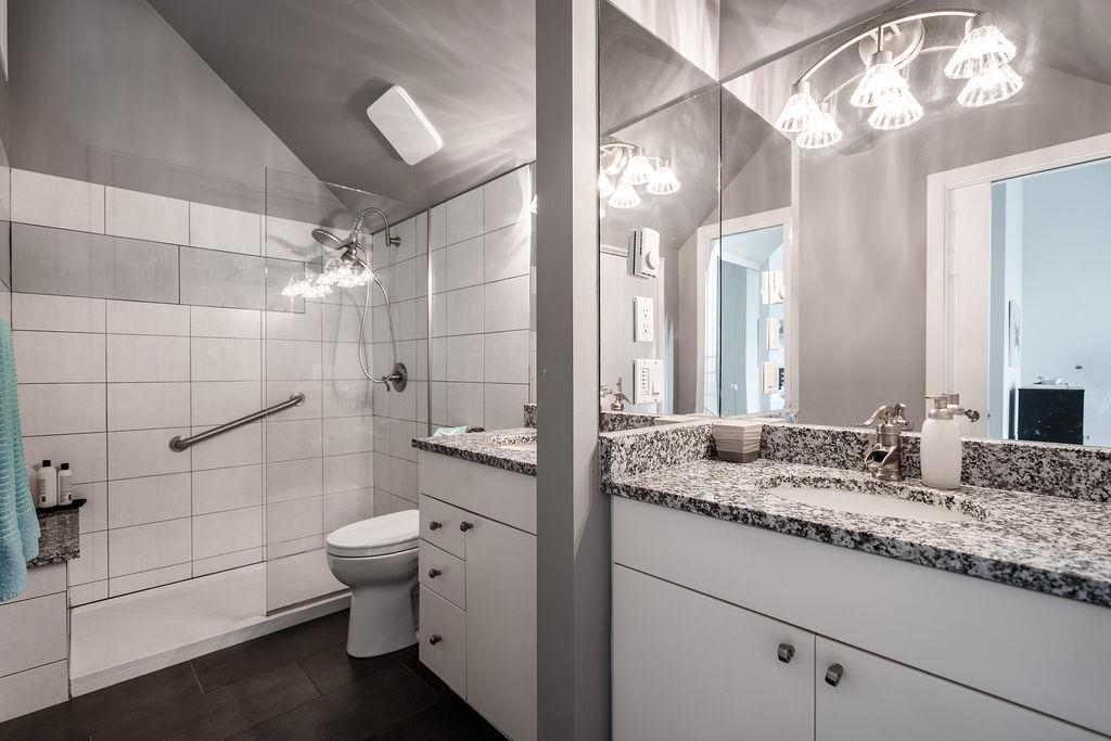 Listing image of 202 223 E KEITH ROAD