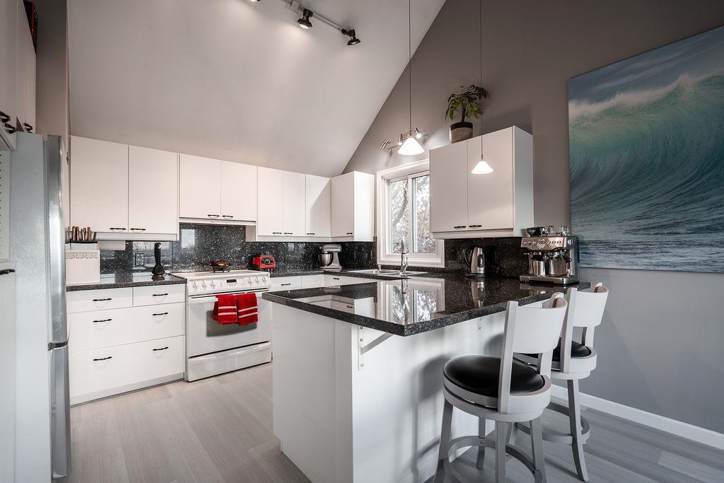 Listing image of 202 223 E KEITH ROAD