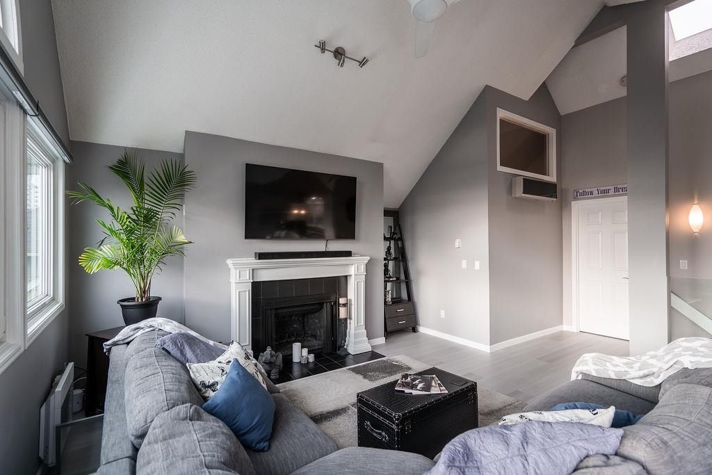 Listing image of 202 223 E KEITH ROAD