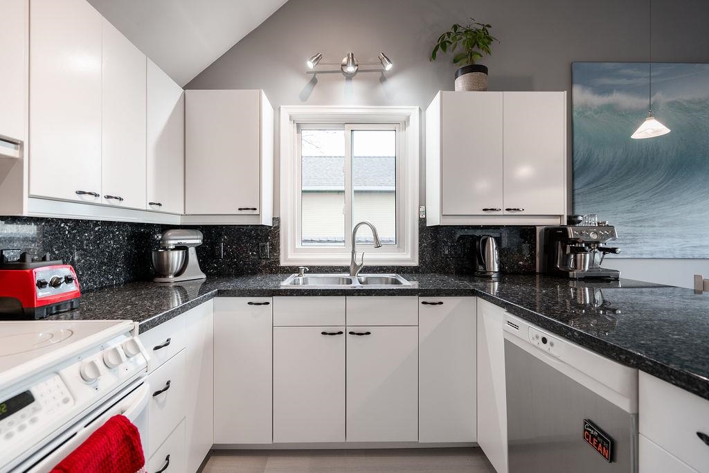 Listing image of 202 223 E KEITH ROAD