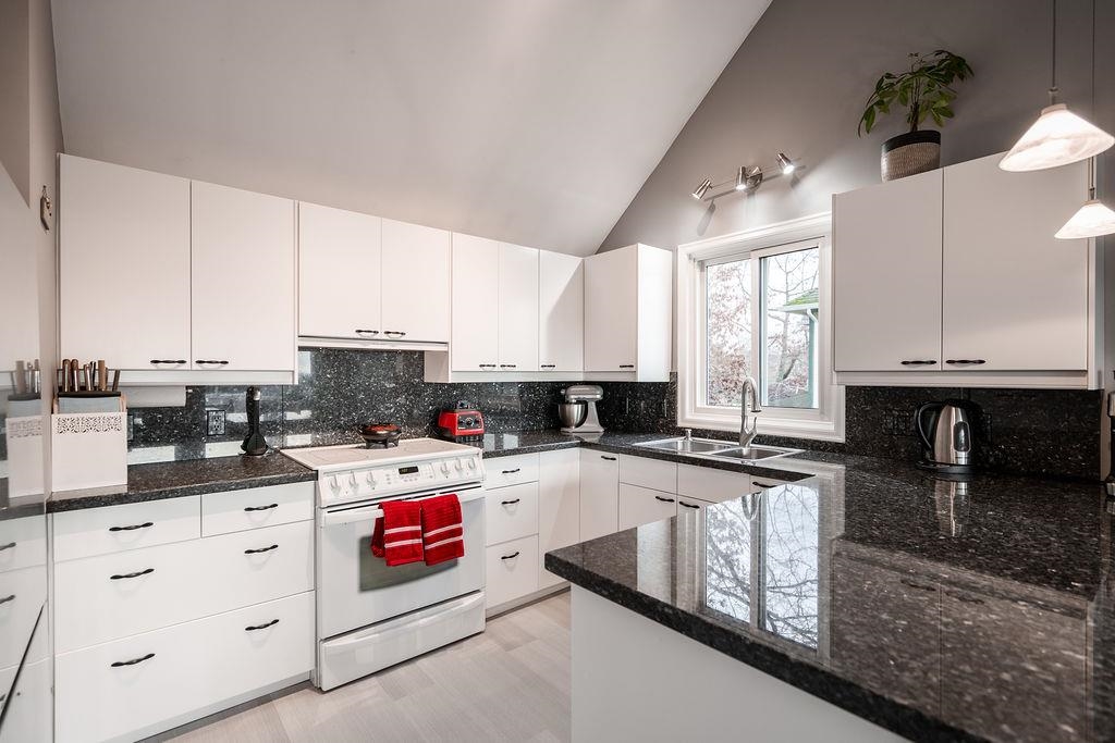 Listing image of 202 223 E KEITH ROAD