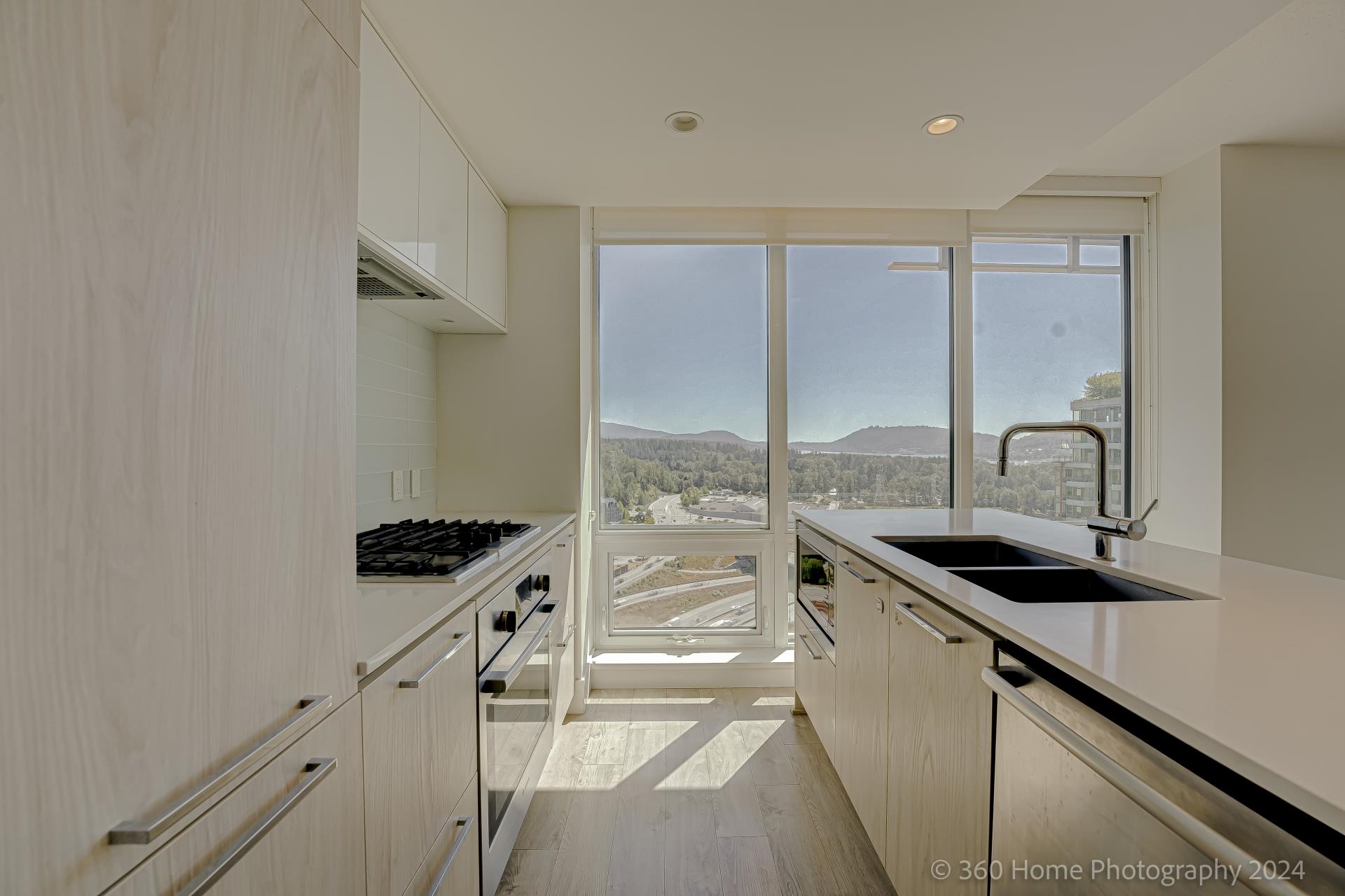 Listing image of 2303 680 SEYLYNN CRESCENT