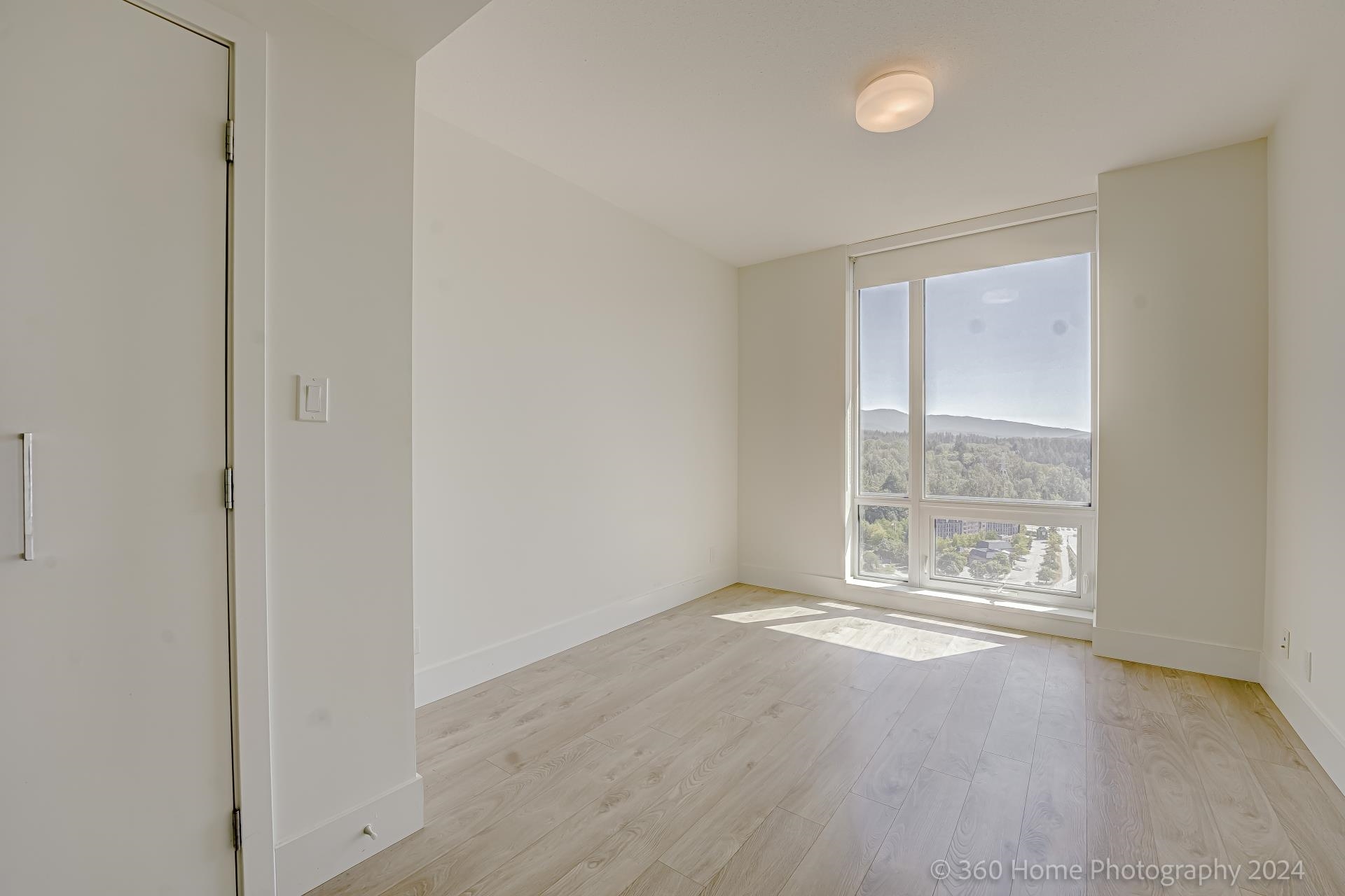 Listing image of 2303 680 SEYLYNN CRESCENT