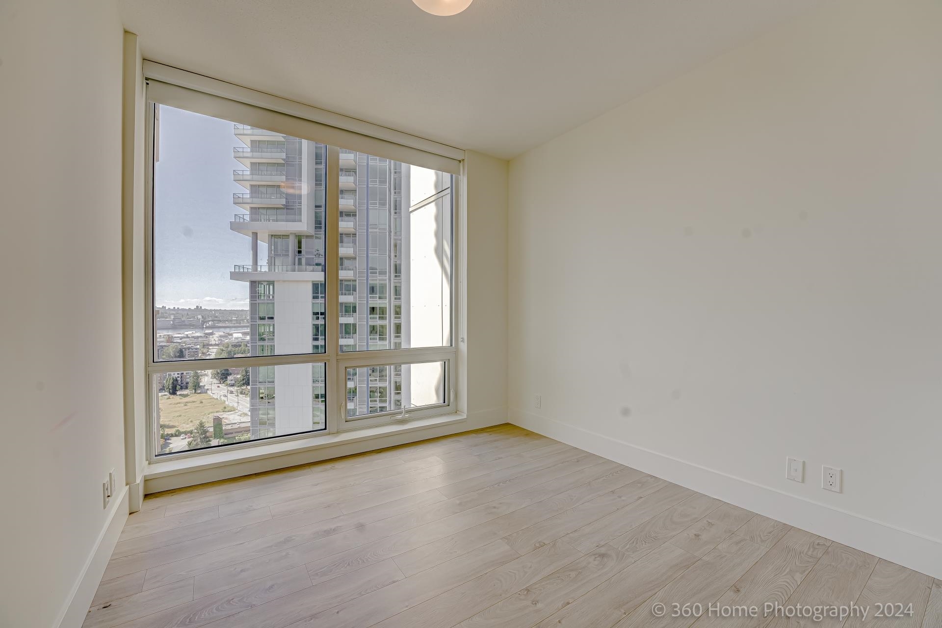 Listing image of 2303 680 SEYLYNN CRESCENT