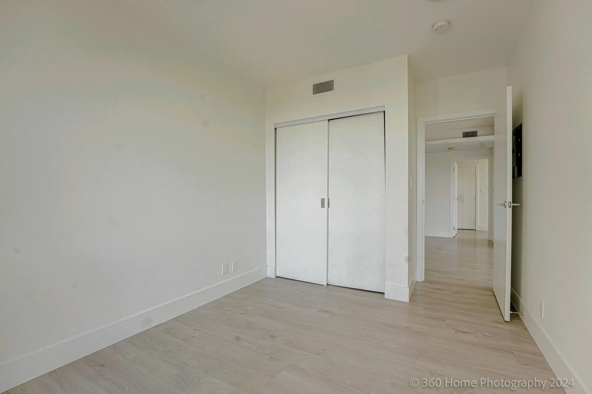 Listing image of 2303 680 SEYLYNN CRESCENT