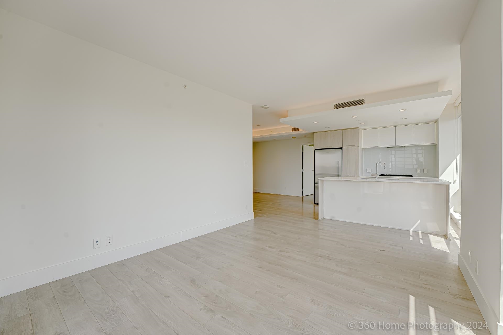Listing image of 2303 680 SEYLYNN CRESCENT