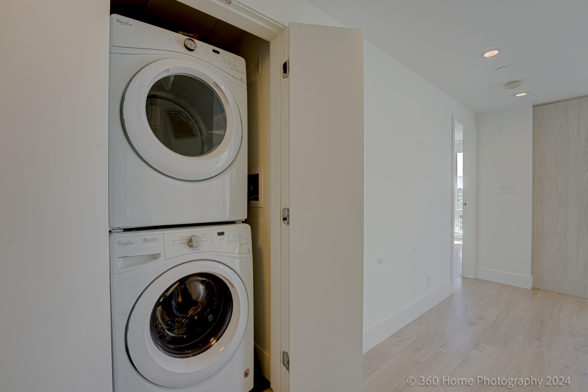 Listing image of 2303 680 SEYLYNN CRESCENT