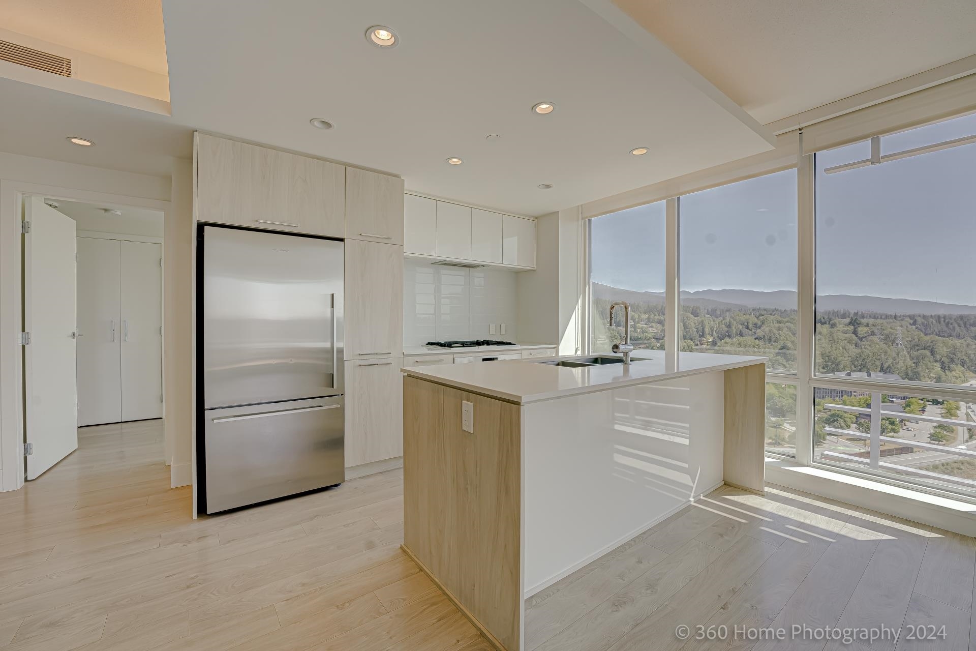 Listing image of 2303 680 SEYLYNN CRESCENT