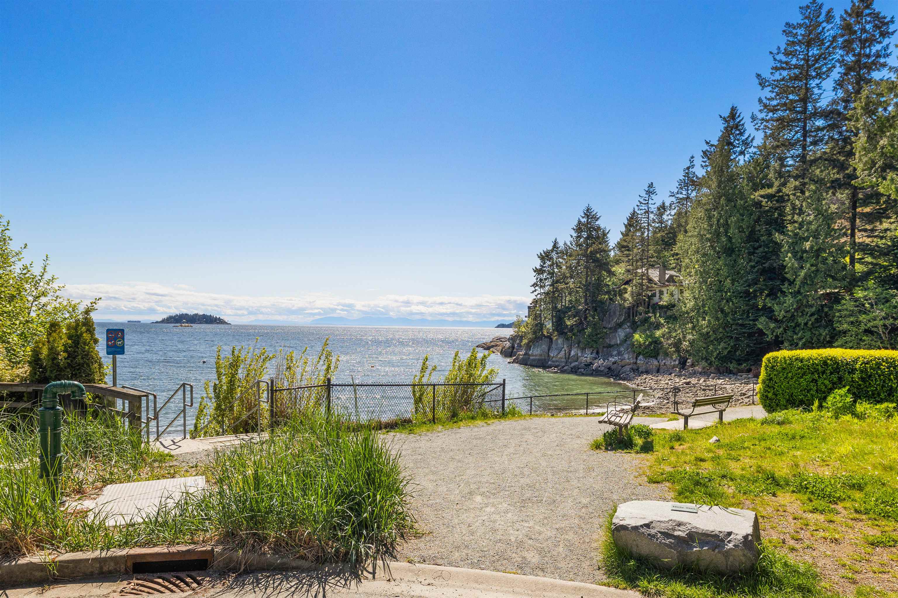 Listing image of 6779 DUFFERIN AVENUE