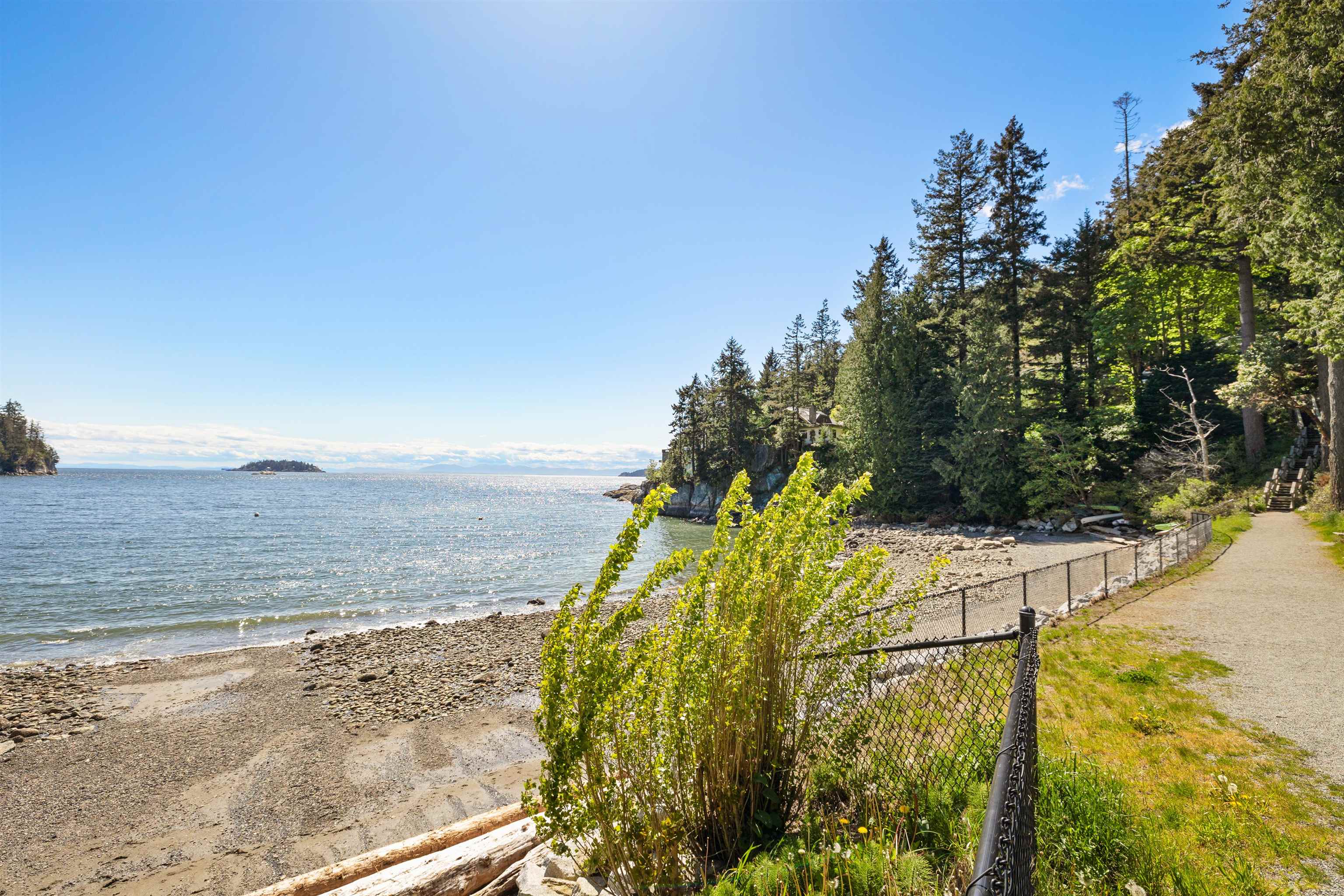 Listing image of 6779 DUFFERIN AVENUE