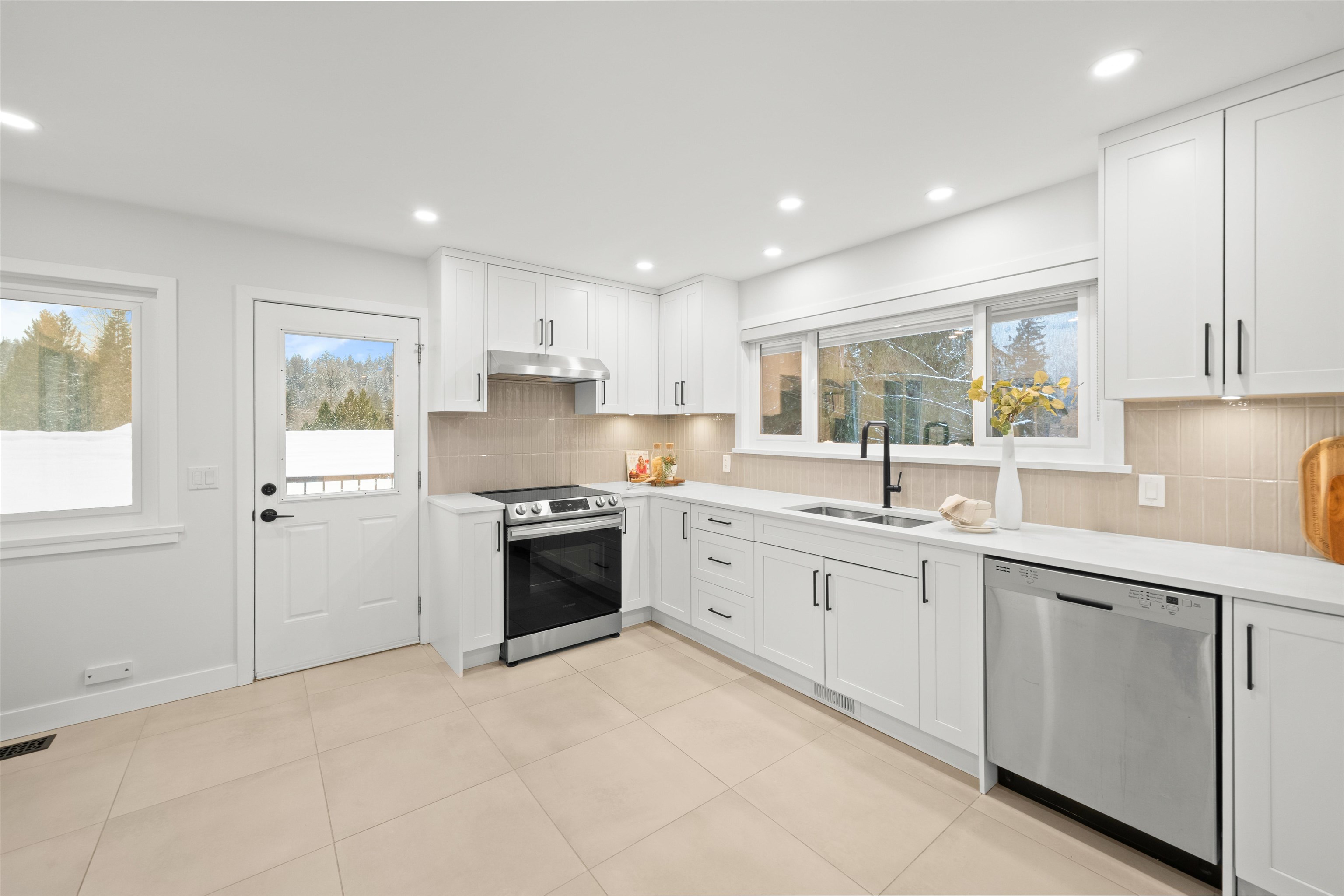 Listing image of 4593 CLIFFMONT ROAD