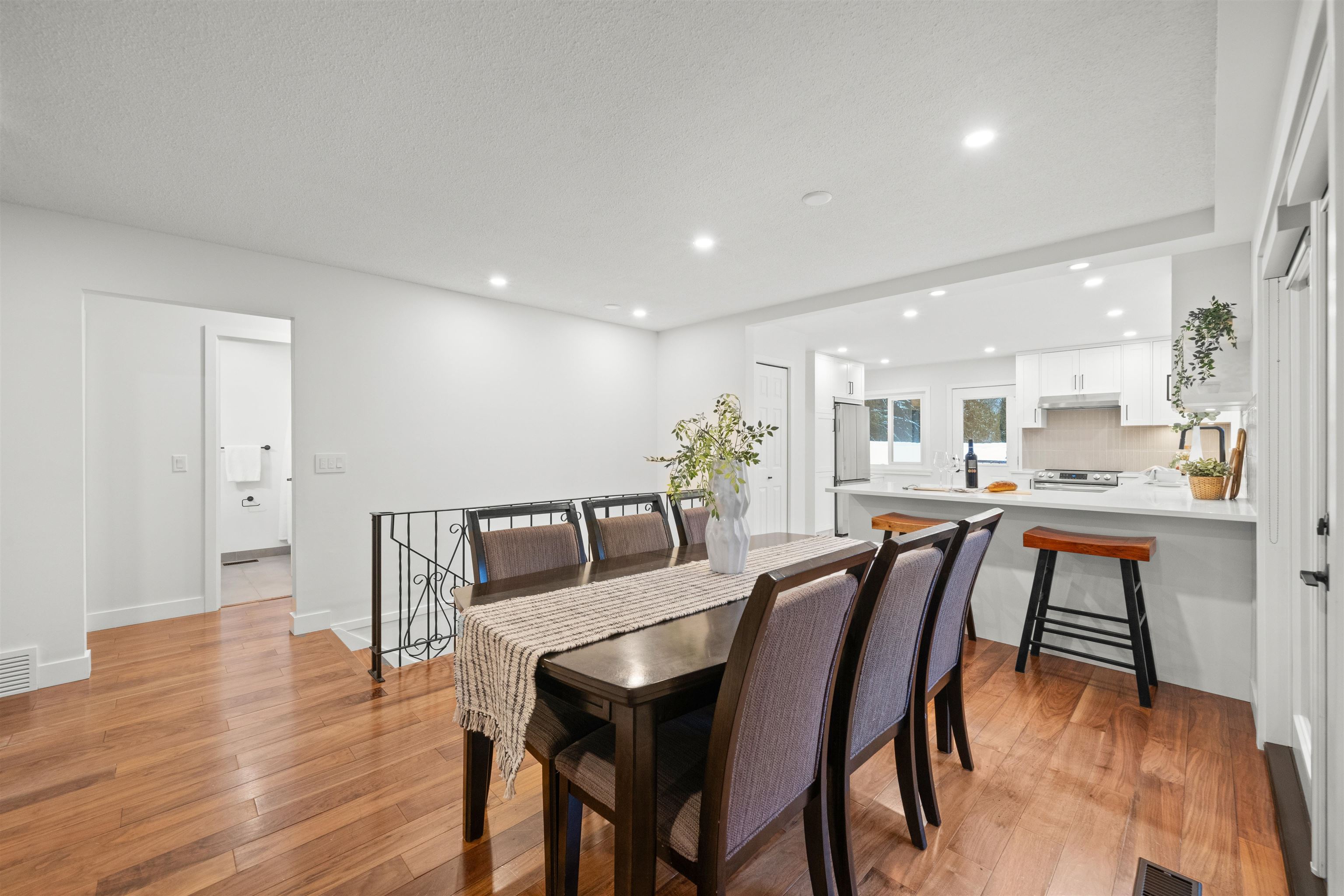 Listing image of 4593 CLIFFMONT ROAD