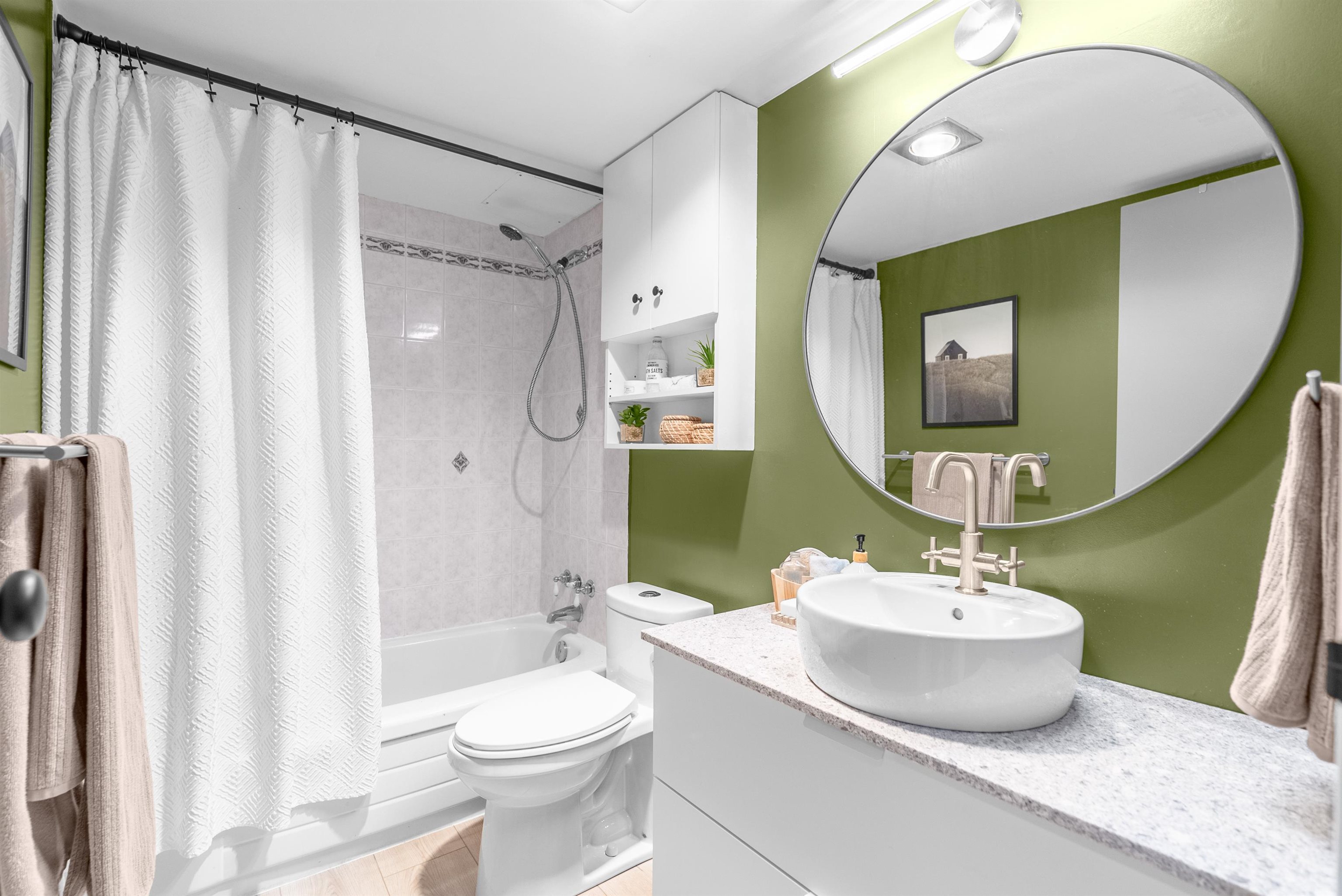 Listing image of 204 1721 ST. GEORGES AVENUE