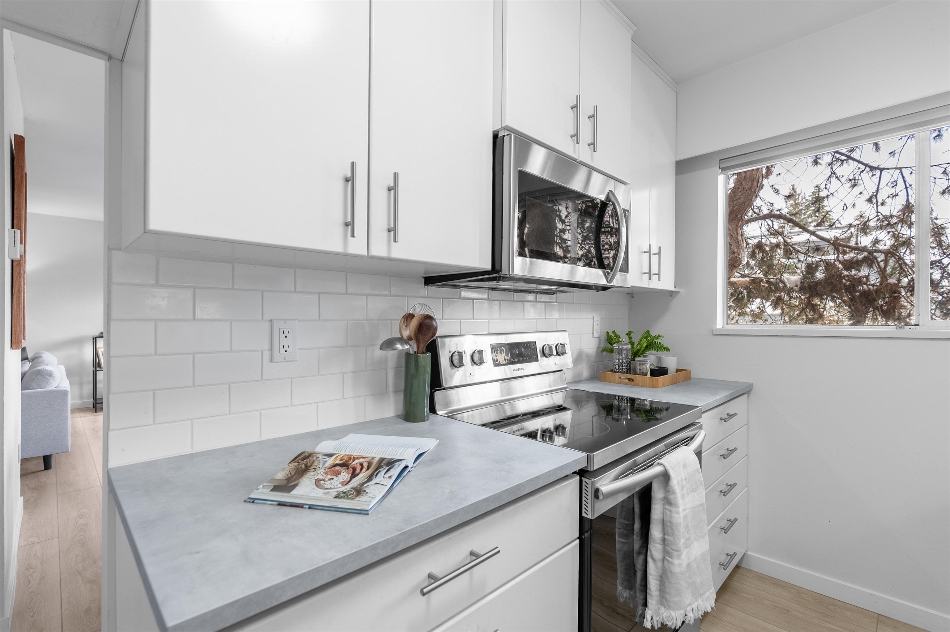 Listing image of 204 1721 ST. GEORGES AVENUE