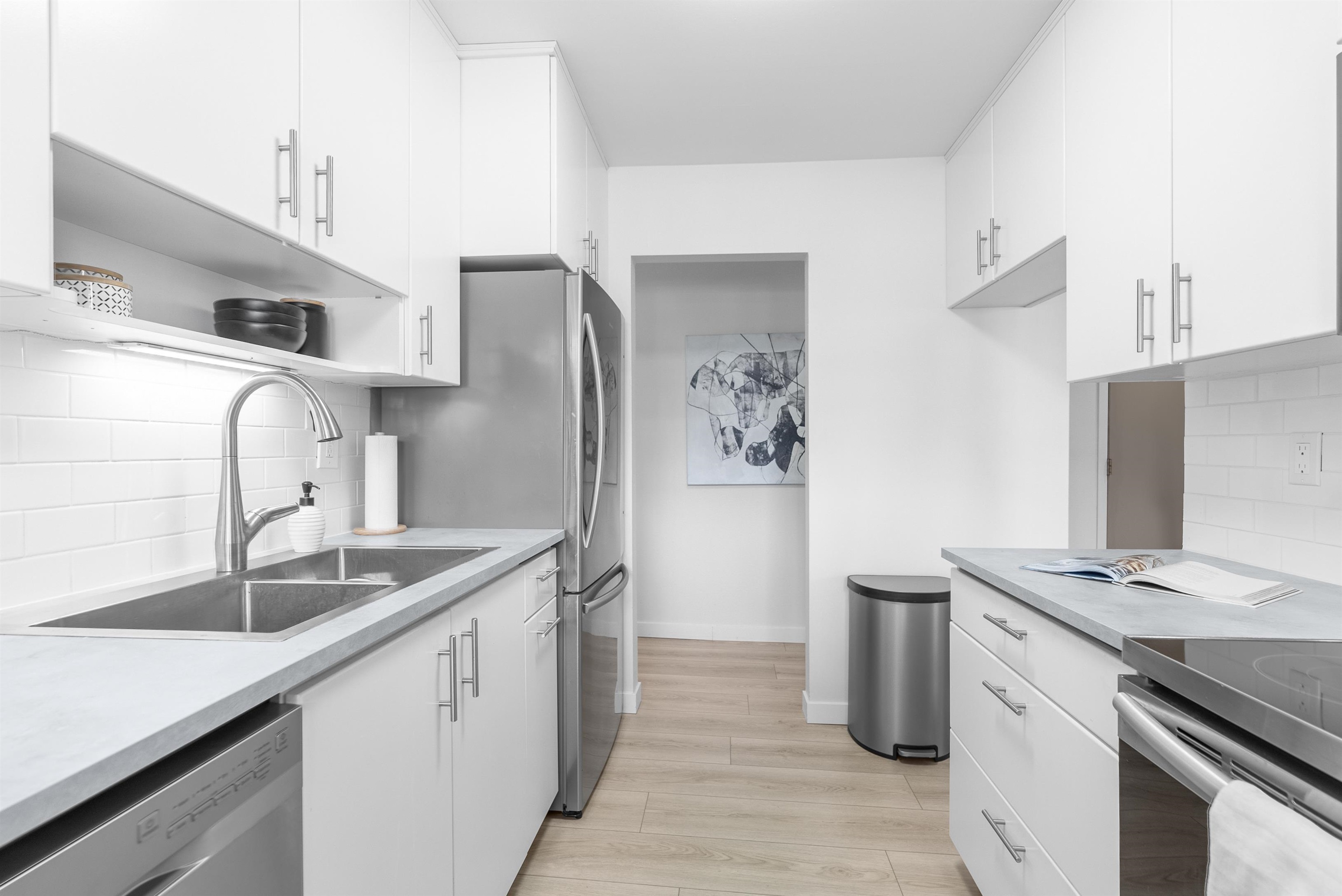 Listing image of 204 1721 ST. GEORGES AVENUE