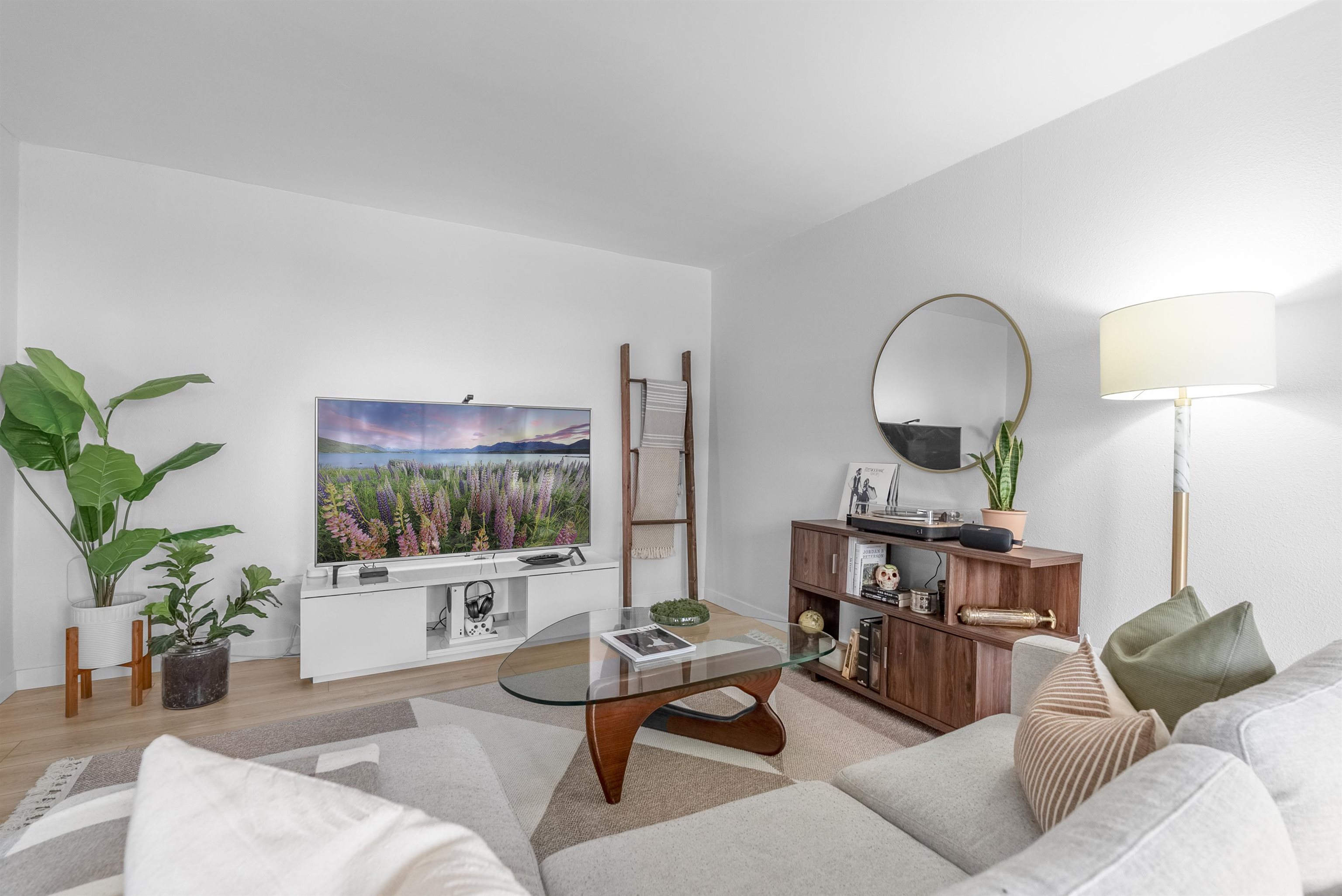 Listing image of 204 1721 ST. GEORGES AVENUE