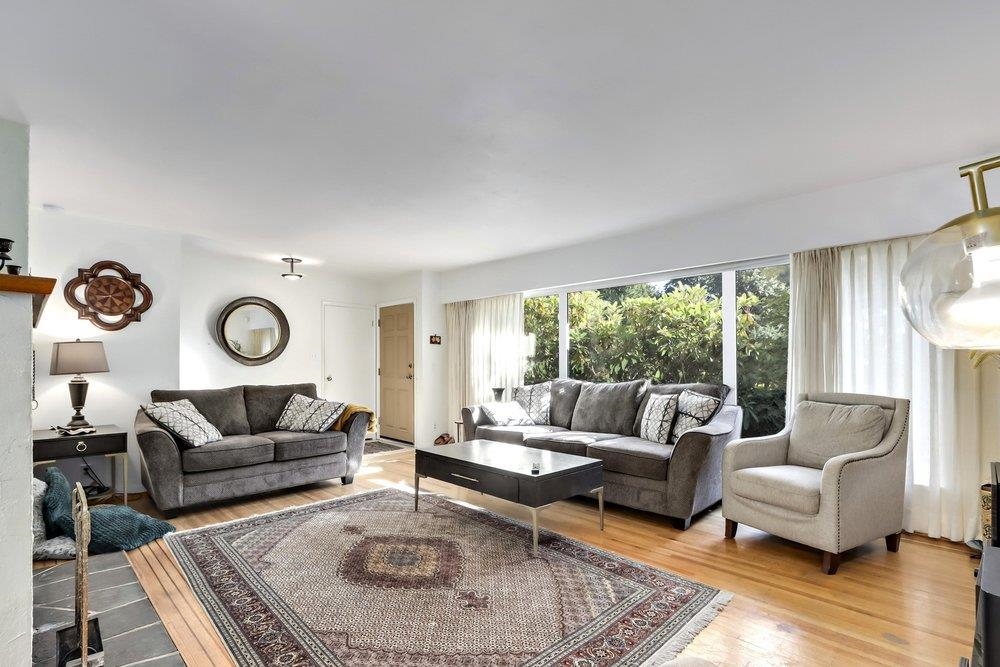 Listing image of 764 BLYTHWOOD DRIVE
