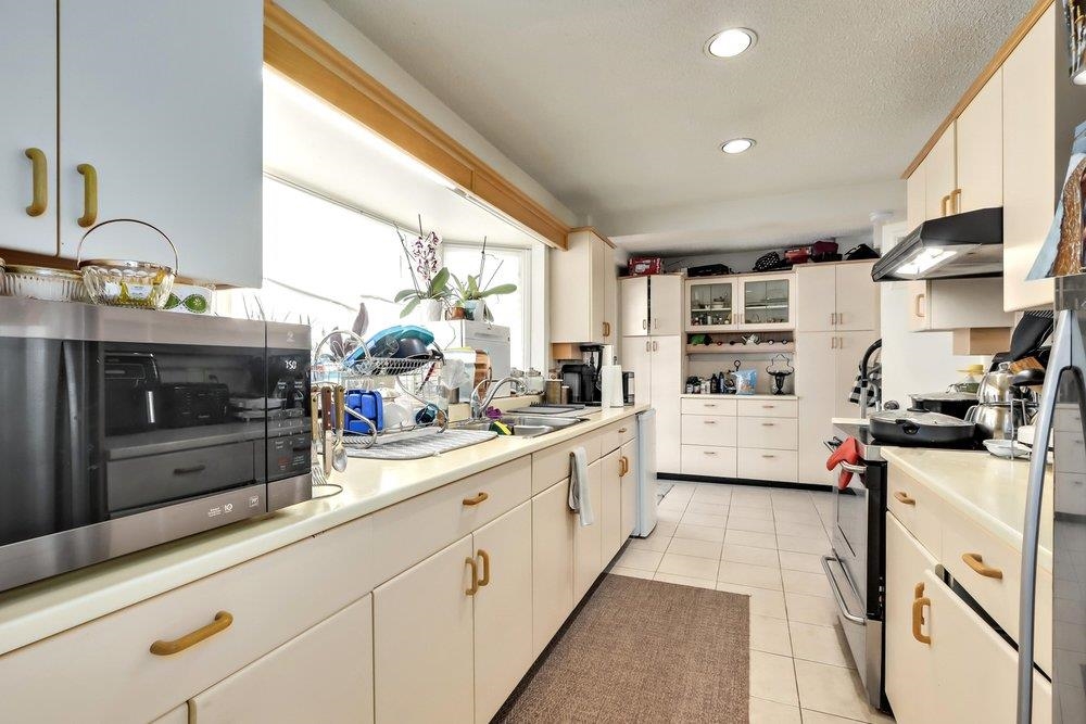 Listing image of 764 BLYTHWOOD DRIVE